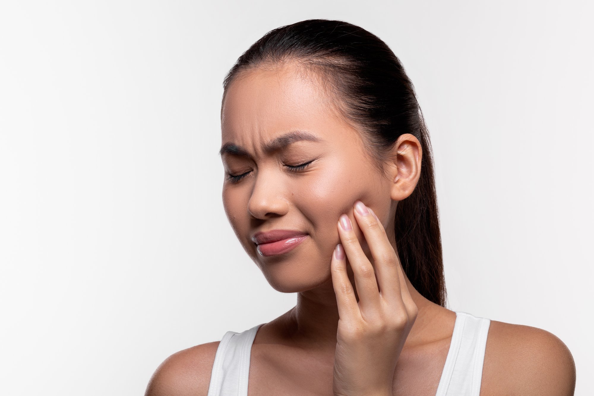 sad-korean-lady-experiencing-strong-wisdom-tooth-p-2023-11-27-05-05-53-utc